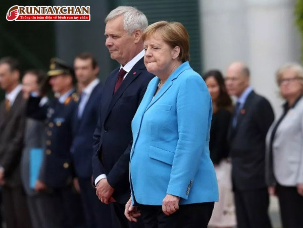 Nữ thủ tướng Đức Angela Merkel bị run trong một sự kiện ngày 27/06